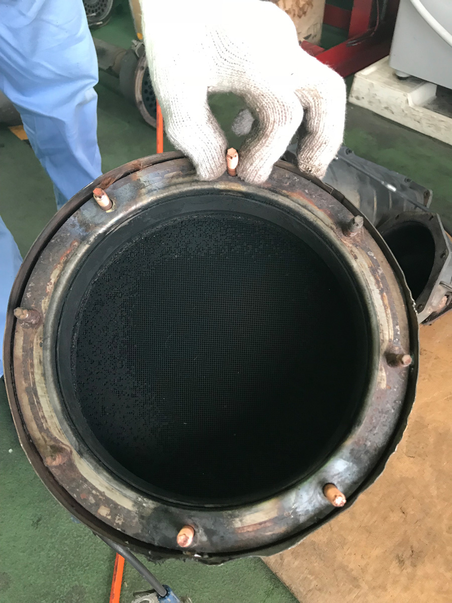 DPF洗浄前_仙台喜多運輸_DPクリーン事業部